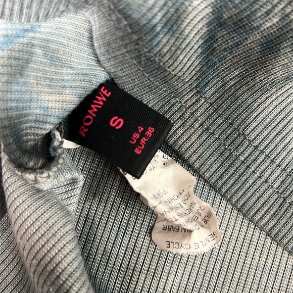 ✨4🛒 $20 ✨  Graphic Tie Dye crop Top unisex grey black nwot sz. Small sleeveless - Picture 4 of 5